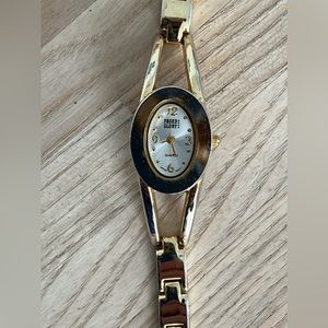 Faded Glory Ladies Watch Vintage Gold Tone Bracelet Silver Dial